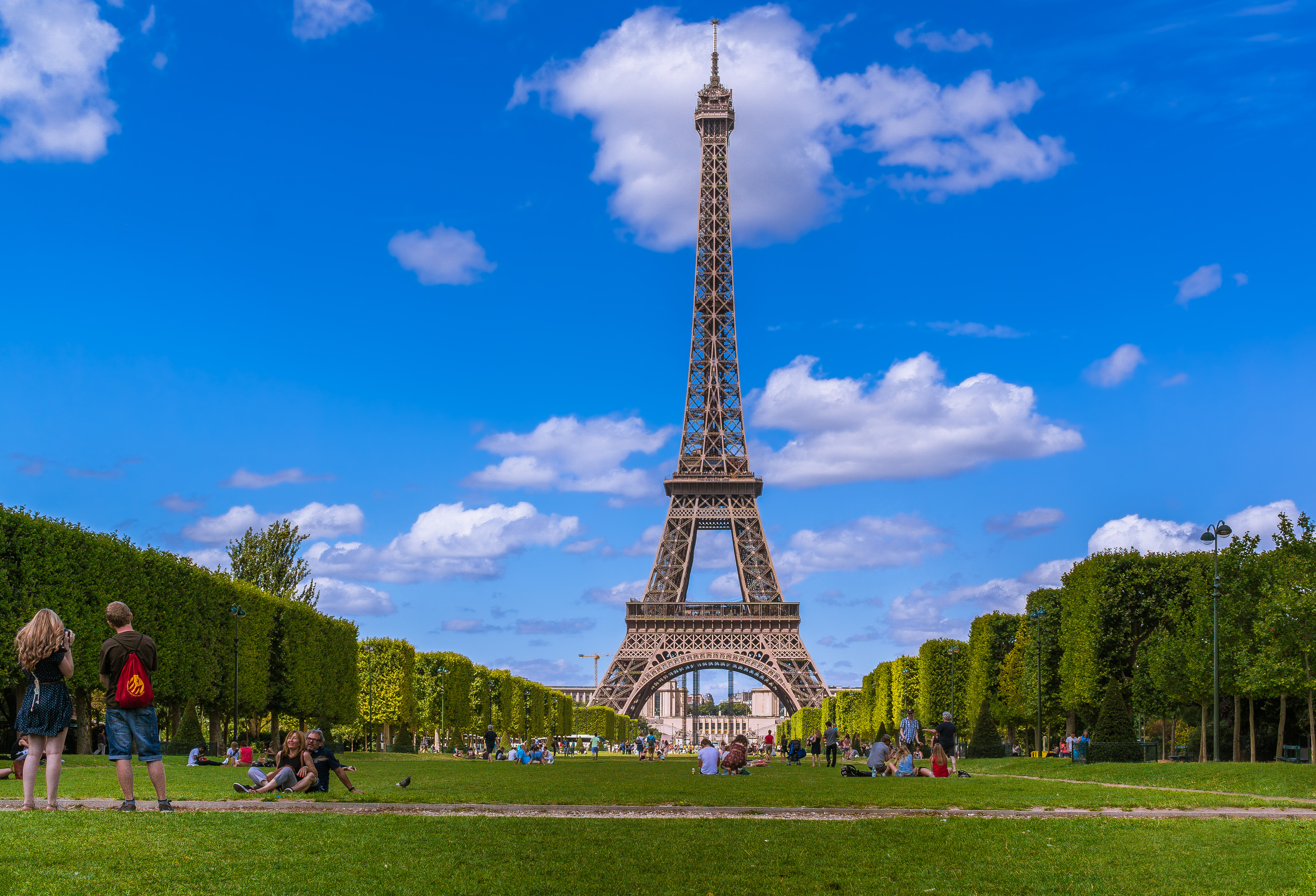 image of the eiffel tower in paris on a sunny day