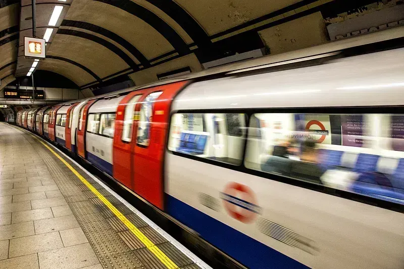 beeld van de metro in londen