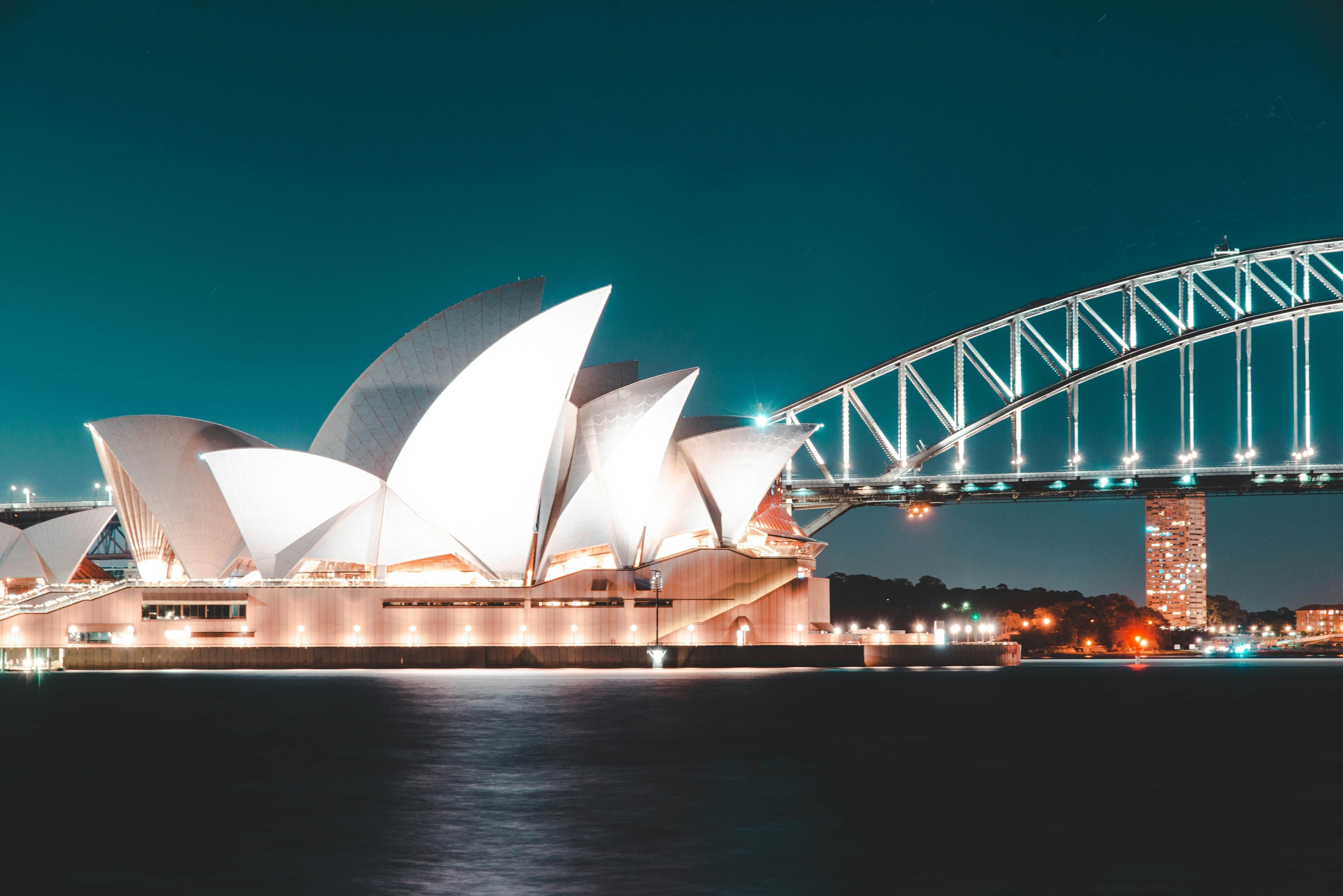 opera house sydney at nighttime